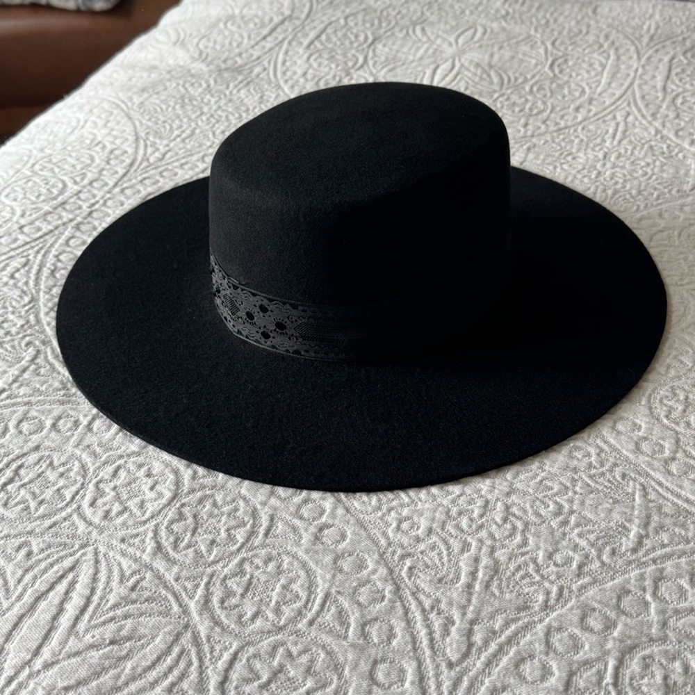 Elegant Black Wide-Brim Hat